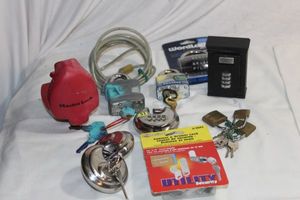 lot 130 image: Variety of Padlocks and Cables