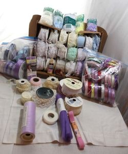 lot 172 image: Sewing Notions