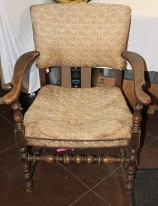 lot 233 image: Vintage Armchair With Ring Turned Legs