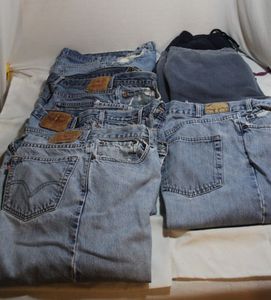 lot 237 image: Mens Pants, including 4 Pair Levis and Two Pair Jogging Sweats.. Jeans size 36x30