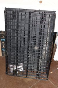 lot 248 image: Medium Size Dog Crate