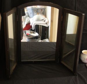 lot 59 image: trifold mirror