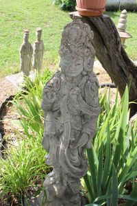 lot 9 image: Garden Statute