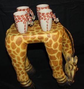 lot 33 image: Resign Giraffee plant Stand with Esspresspo Cups