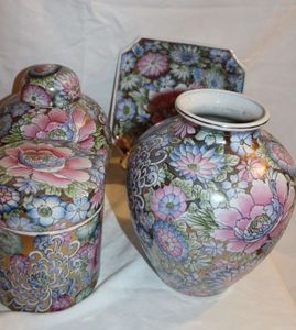 lot 13 image: Asian Style vases and plate