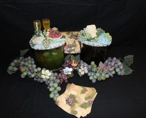 lot 25 image: Wine Dcor and Candles