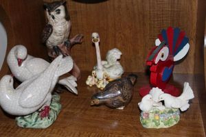 lot 48 image: Resign, Ceramic and Wood Bird dcor