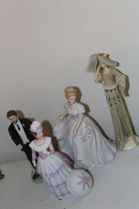 lot 78 image: Collectable statutes