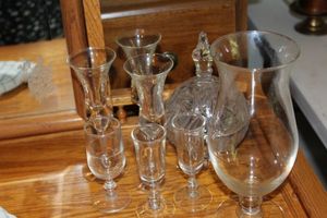 lot 80 image: Glassware