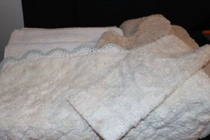 lot 87 image: Variety of rugs