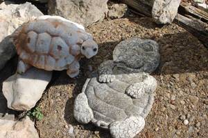 lot 148 image: Turtle Themed Lawn Decorations