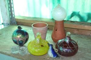 lot 198 image: Hand Blown Decorative Glass Bird Feeders