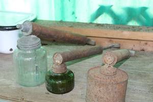 lot 201 image: Vintage Bug Sprayers