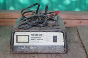 lot 204 image: Tools Battery Charger