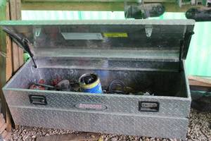 lot 213 image: Tools Truck tool box and contents
