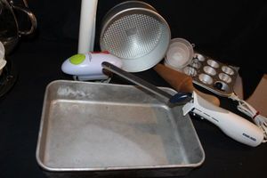 lot 95 image: Bakeware and more