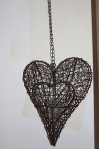 lot 101 image: Hanging Heart Candle Holder