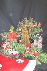 lot 114 image: Christmas Dcor and more