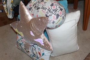 lot 158 image: Decorative Pillows