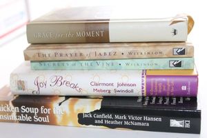 lot 159 image: Inspriational Books as shown