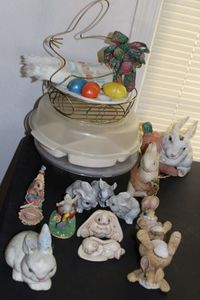 lot 161 image: Rabbit Themed Decorations