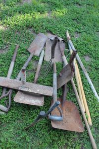 lot 208 image: Tools Yard Tools, Shovels, Pick forks and more