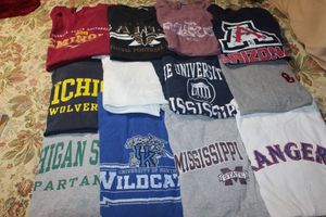 lot 91 image: Mens Sports Team Apparel