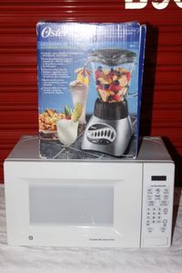 lot 53 image: Small White Microwave and Oster Blender