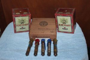 lot 27 image: Cigar Boxes and 5 Kentucky Derby Cigars (for collection only, not for use)