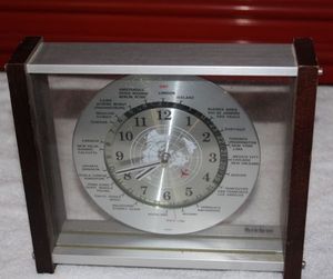 lot 79 image: Desk clock
