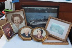 lot 118 image: Vintage Photos and Frames