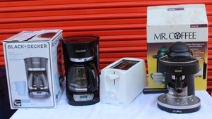 lot 119 image: Black and Decker coffee Maker and Mr. Coffee Espresso Maker