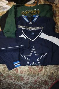 lot 61 image: Texas Teams Sports Apparel