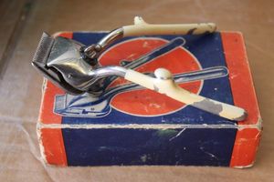 lot 139 image: Vintage Hair Trimmer