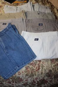 lot 142 image: Mens shorts
