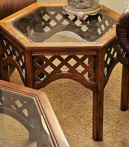 lot 206 image: Accent Table