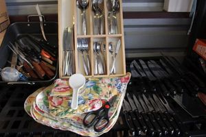 lot 175 image: Silver wear, Utensils, placemats, Napkins and Oven MIT