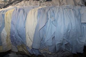 lot 220 image: Mens Long Sleeve Button Down Dress Shirts