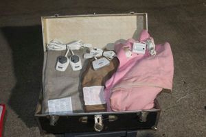 lot 271 image: Vintage Truck with 3 Electric Blankets and controls Queen and Twin sizes