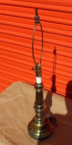 lot 293 image: Lamp