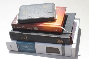 lot 227 image: Inspirational Books, See Photos