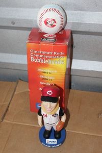 lot 302 image: Bobble Head and Baseball