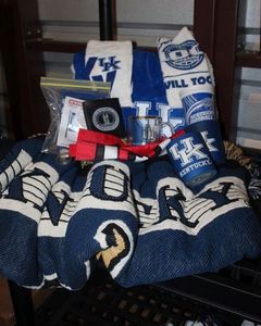 lot 323 image: University of Kentucky Swag
