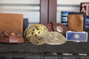 lot 289 image: Belt Buckles, Wallet Pocket Watch Holder, 50-1 Key Chain