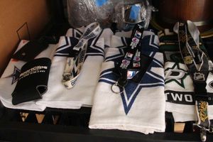 lot 308 image: Dallas Swag