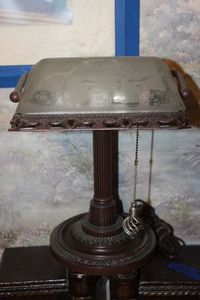 lot 380 image: Desk Lamp