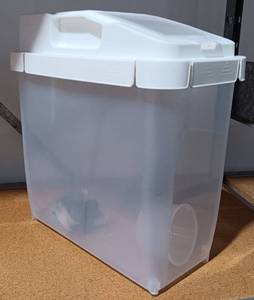 lot 29 image: NEW, DRY FOODS  PET FOOD STORAGE CONTAINER WITH WHEELS AS SHOWN.