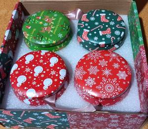 lot 33 image: SET OF 4 CHRISTMAS THEMED CANDLES IN BOX AS SHOWN.
