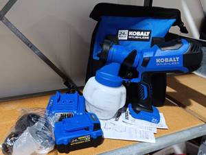 lot 39 image: KOBALT BRUSHLESS 24V MAX PAINT SPRAYER MACHINE WITH STORAGE BAG AS SHOWN.