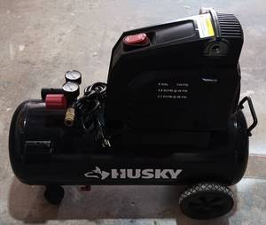 lot 150 image: HUSKY AIR COMPRESSOR MO#0300816 AS SHOWN.